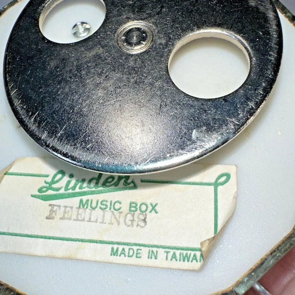 Vintage Linden Lovebird Mirrored Music Box Made Taiwán Plays 